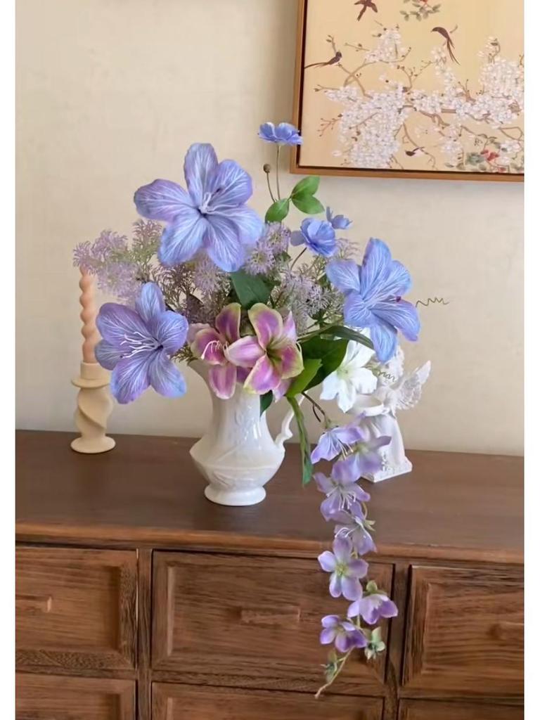 Grădina lui Monet Flori Artificiale Mov: Aranjament Decorativ pentru Fotografii și Vitrine.