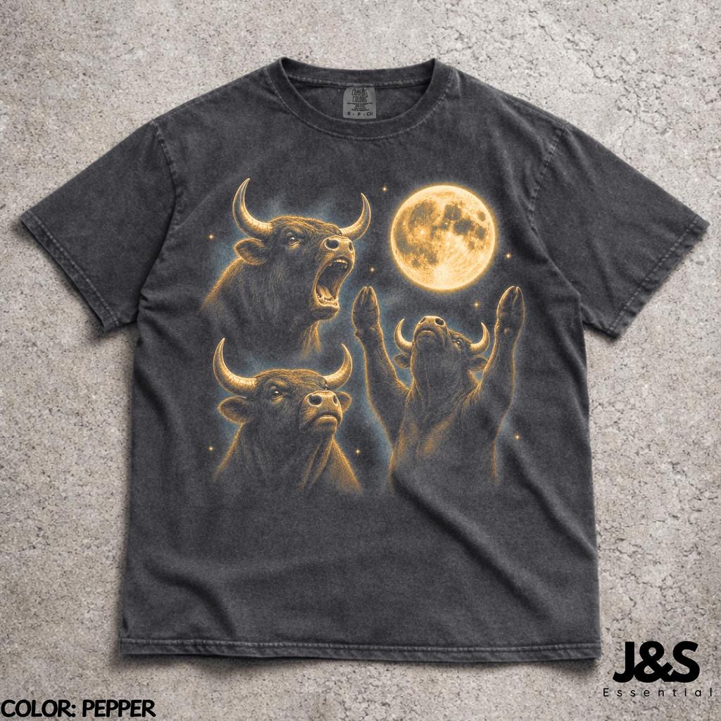 Three Bull Moon Vintage 90s Graphic T-Shirt, Retro Silly Bull Gift, Roaring Cattle Full Moon Tee, Aesthetic Galaxy Farm Nature Art