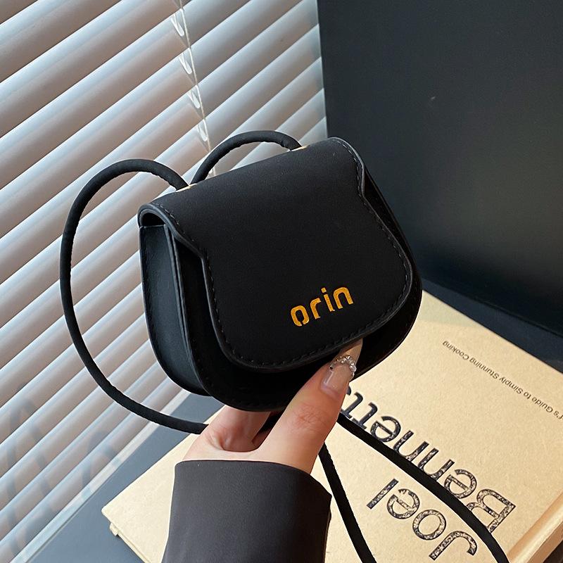 

Niche design mini saddle small bag women s new versatile fashion single shoulder messenger bag mouth red envelope чёрный