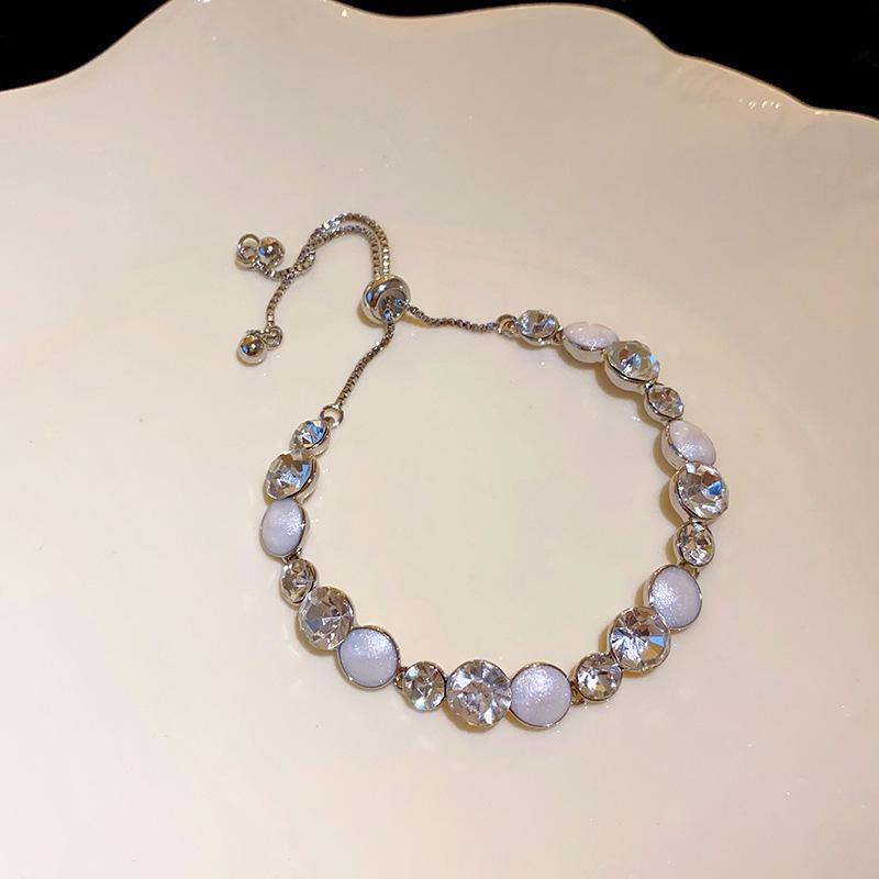 Gold-Plated Zircon Sun & Heart Bracelet: Stylish, Versatile, Elegant Light Luxury Jewelry for Women.