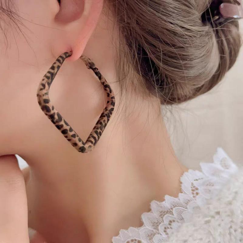 Retro Hong Kong Style Leopard Print Geometric Square Earrings Women's 111 Silver Needle Temperament High-end Earrings Light Luxury Fashion Earrings