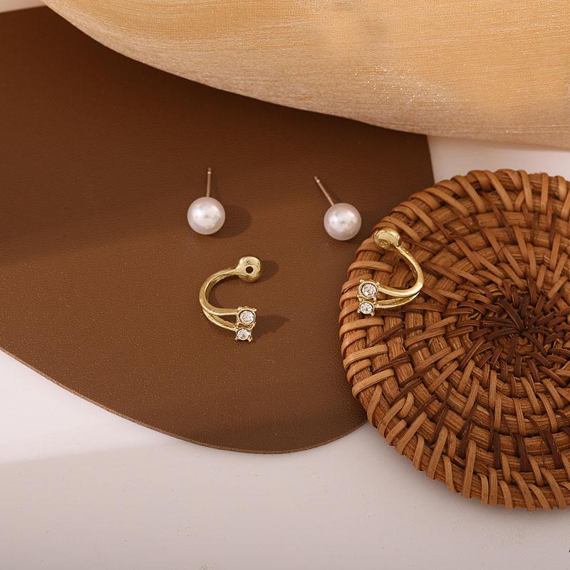 

New Korean Women s Small Earrings Two in One Pearl Earrings for Girls Charming Unusual Earrings Cute Ear Zircon bijoux femme