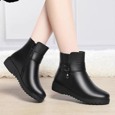 Botas de algodón para mamá, nuevas botas de invierno de terciopelo para mujer, cálidas y de algodón para personas mayores, cómodas botas de cuero para mujer de mediana edad, botas cortas de cabeza redonda