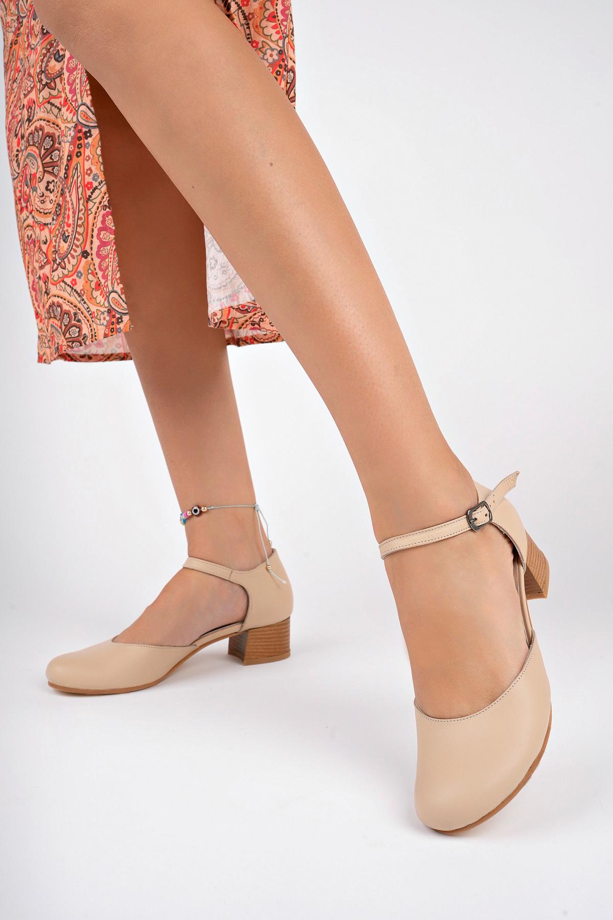 

Бежевые кожаные женские туфли на каблуке из натуральной кожи