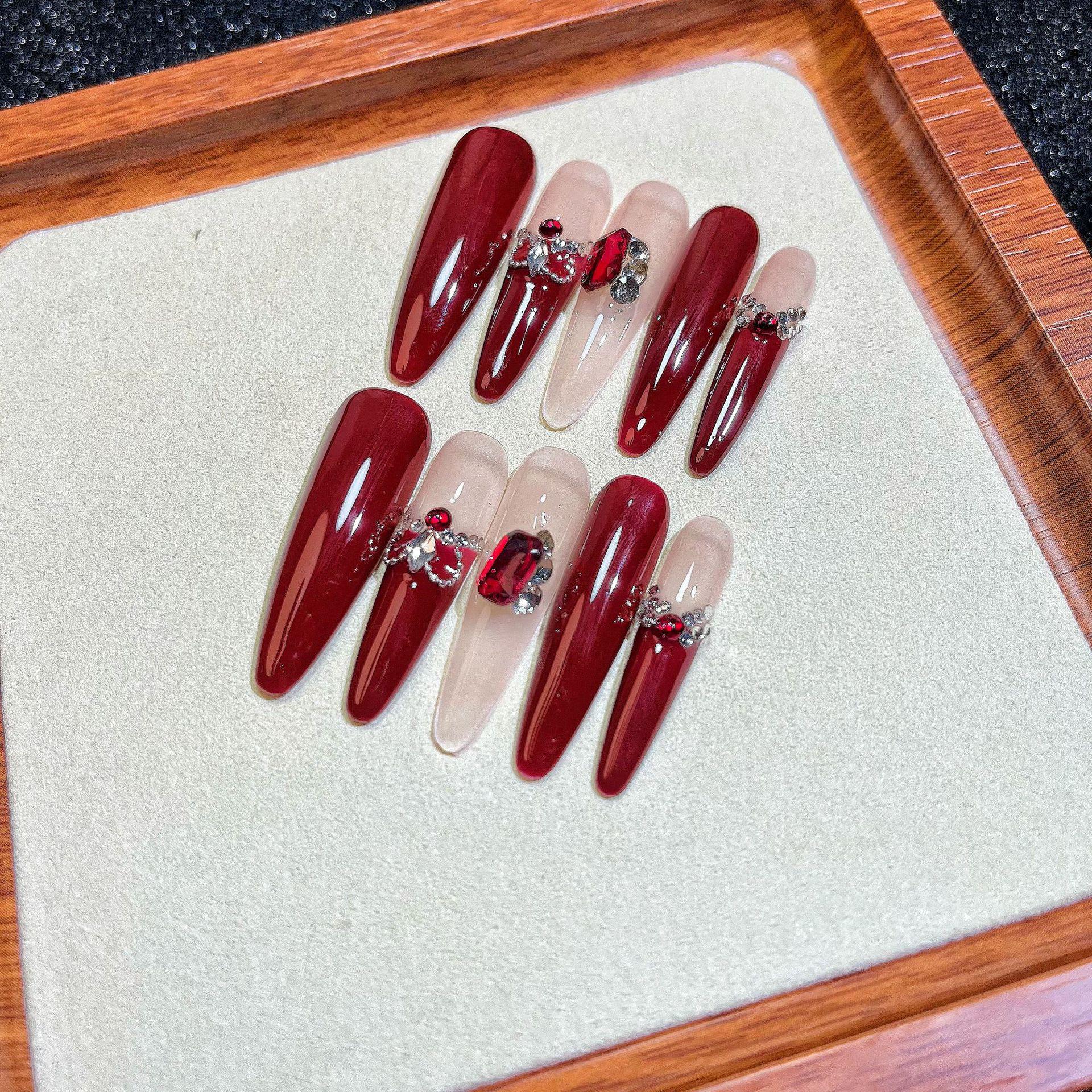 

Маникюр ручной работы красного цвета на Рождество и Новый год, накладные ногти Small