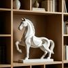 Statuie Cal în Picioare Geometrică Modernă Bază Mare Ornament Cal Alb Mat Artă