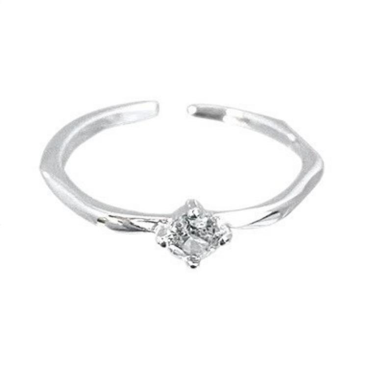 Delicate Butterfly Ring for Women: Open Design, Thin Band, Stackable, Ideal for Index Finger.