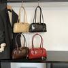 Simple Retro Bag Women's New Fashion Niche Shoulder Armpit Bag High-end Commuter Baguette Bag