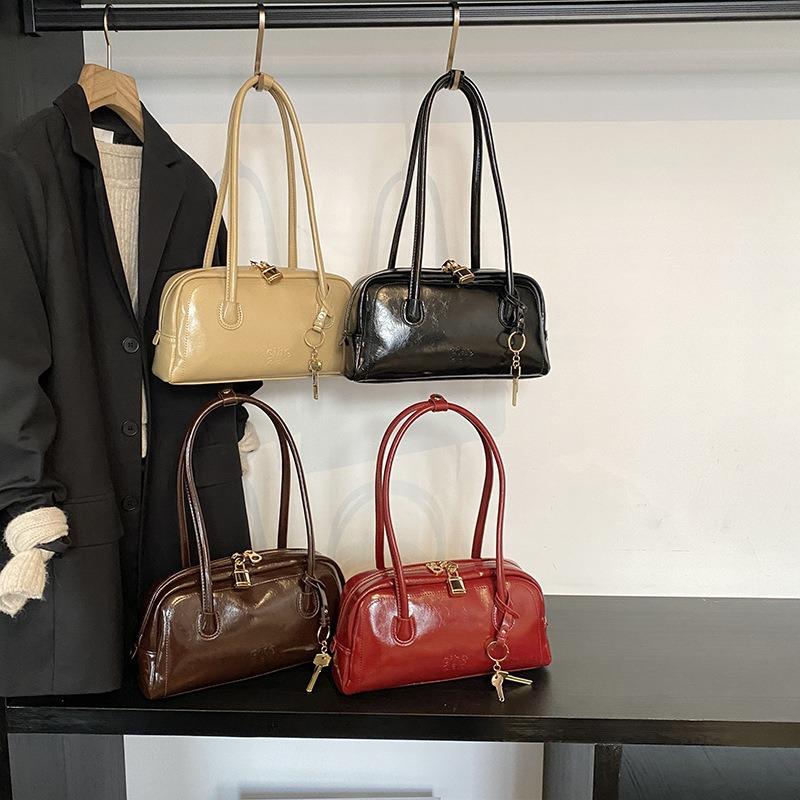 Simple retro bag women's new fashion niche shoulder armpit bag high-end commuter baguette bag