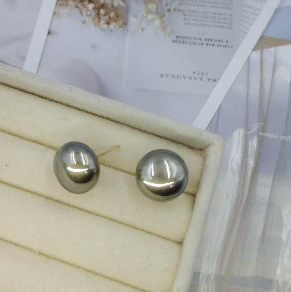 Elegant French Luxury Pearl Stud Earrings for Women - Stylish, Versatile & Sophisticated