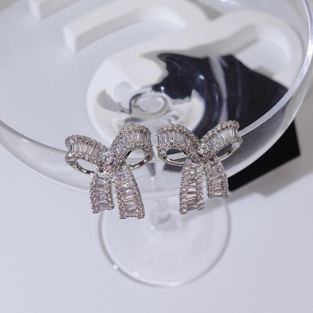 Wykwintne kolczyki sztyfty z diamentowym kokardką - Gorący styl dla kobiet, Słodka i Cool Moda
