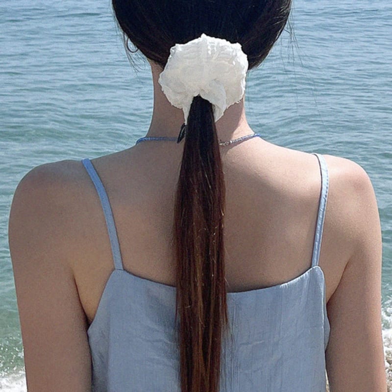 DEFINE OTHER RUFFLE Scrunchie (White)