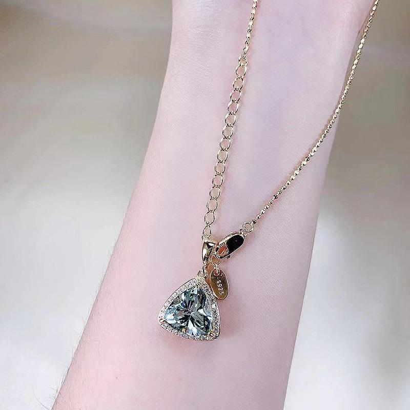 Lulu Tong S925 Silver Aquamarine Green Triangle Pendant Necklace - Light Luxury 