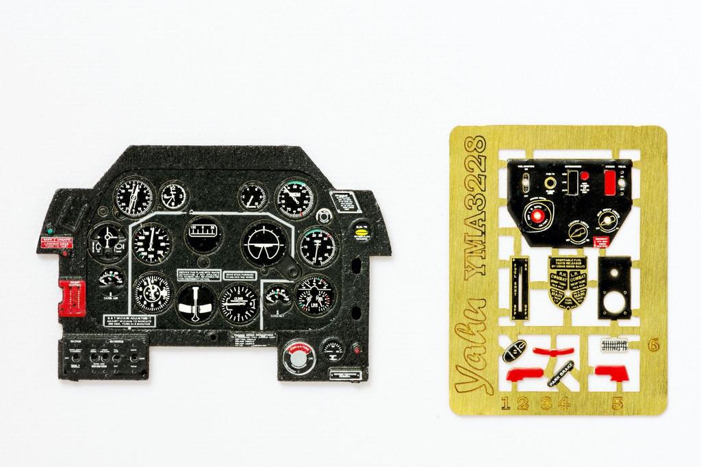 Yahu Model Severoamerický Mustang Raný typ Barevný přístrojový panel Plastové modelářské díly YMA3228 1/32 P-51D (pro Level)