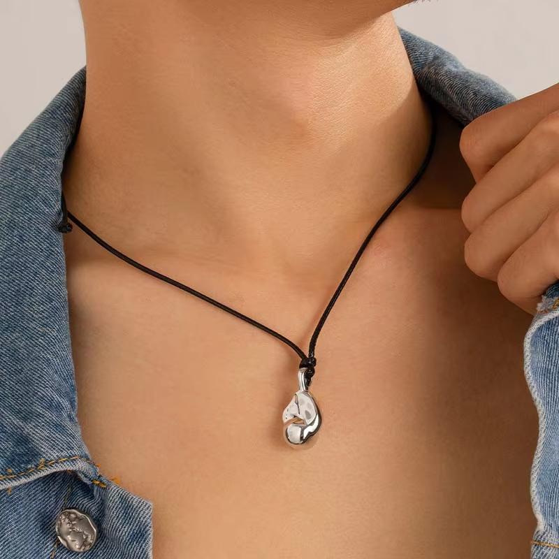 

Exaggerated Metal Big Love Heart Pendant Necklace for Women Fashion Black Rope Adjustable Necklace Party Zircon Accessories