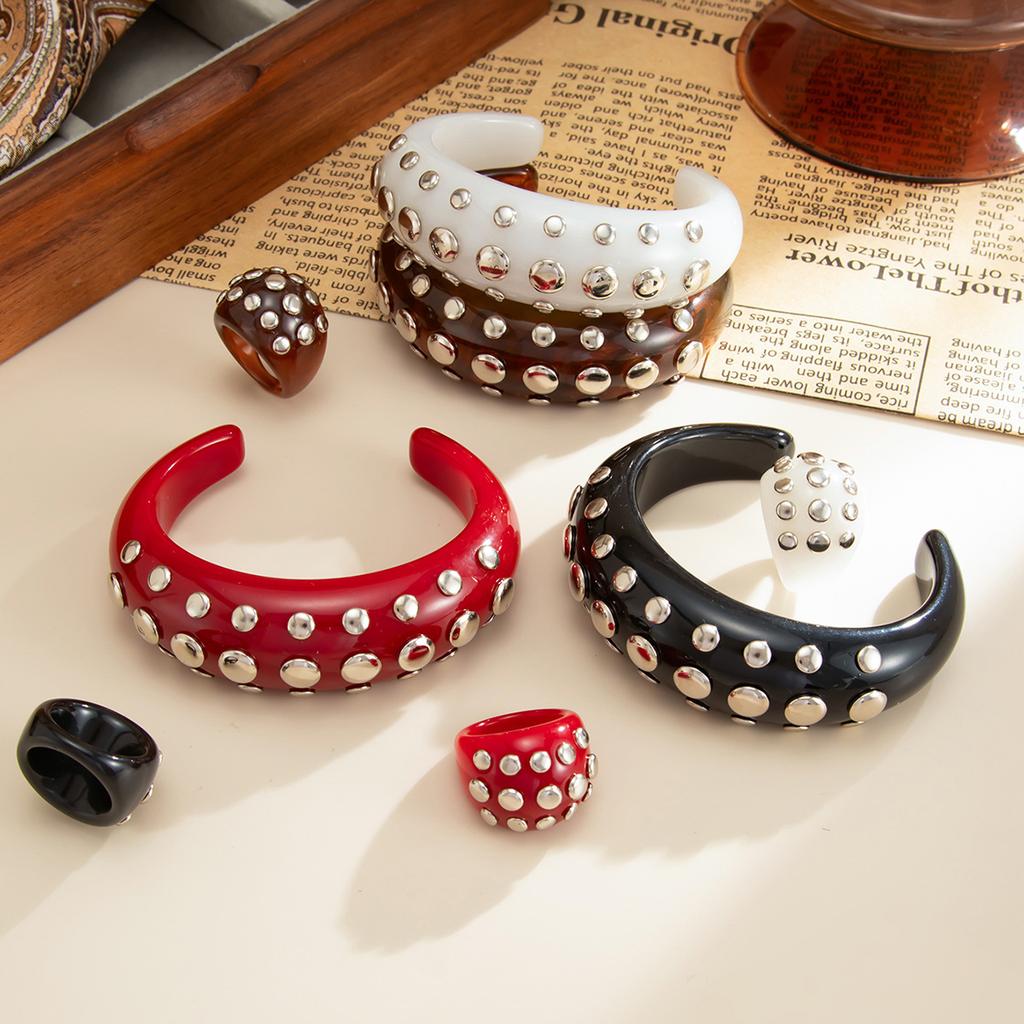Punk Style Rivet Diamond Resin Bracelet, Personalized Amber Smudge Open Round Bracelet Ring