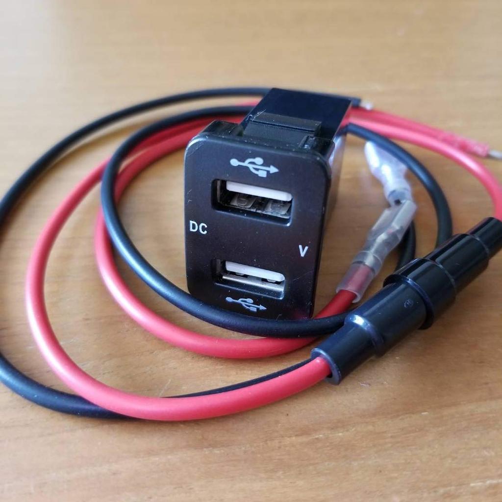 [Eight Flower] Toyota A Type Dedicated Daihatsu Car Voltmeter Included Rapid 4.2A Dual USB Port Green LCD