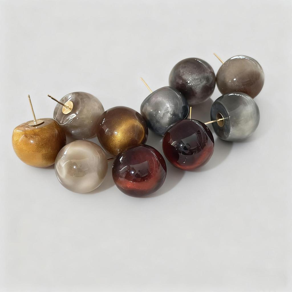 Elegant Cat Eye Earrings: French Retro Maillard Autumn/Winter Collection, Simple Large Round Design, Versatile High-End Jewelry.