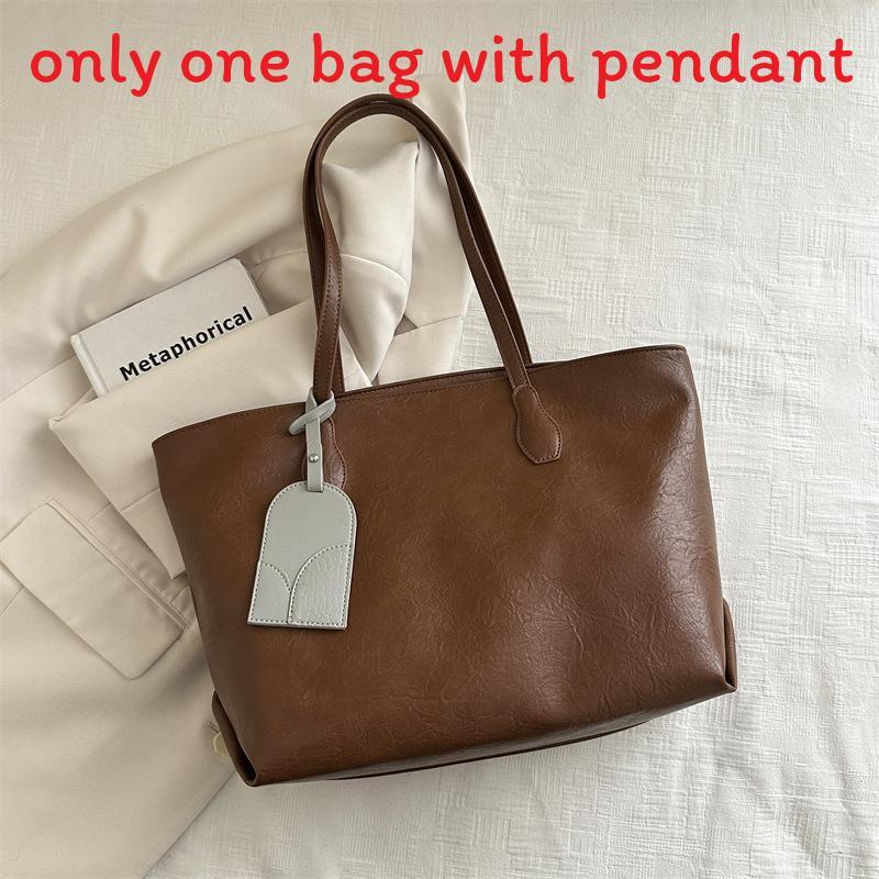 Soft Leather Tote Bag For Women With Large Capacity And Urban Minimalist Style