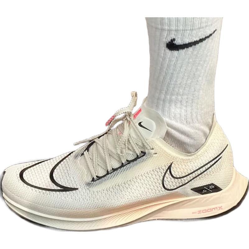 

Nike Men s STREAKFLY Carbon Plate Running Shoes 43