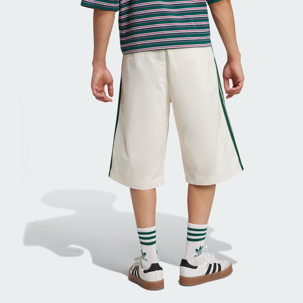 adidas Originals 80er Jahre Locker geknöpfte 3-Streifen 11-Zoll Bermuda-Shorts JC6523