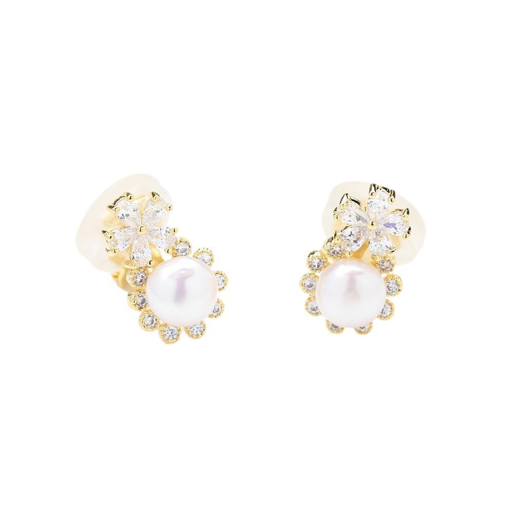 Sweet and Simple, Micro-inlaid Zircon Daisy Earrings, Gold-plated, Versatile, Ear-piercing, Ear Clips, Freshwater Pearl Earrings, Women's Earrings