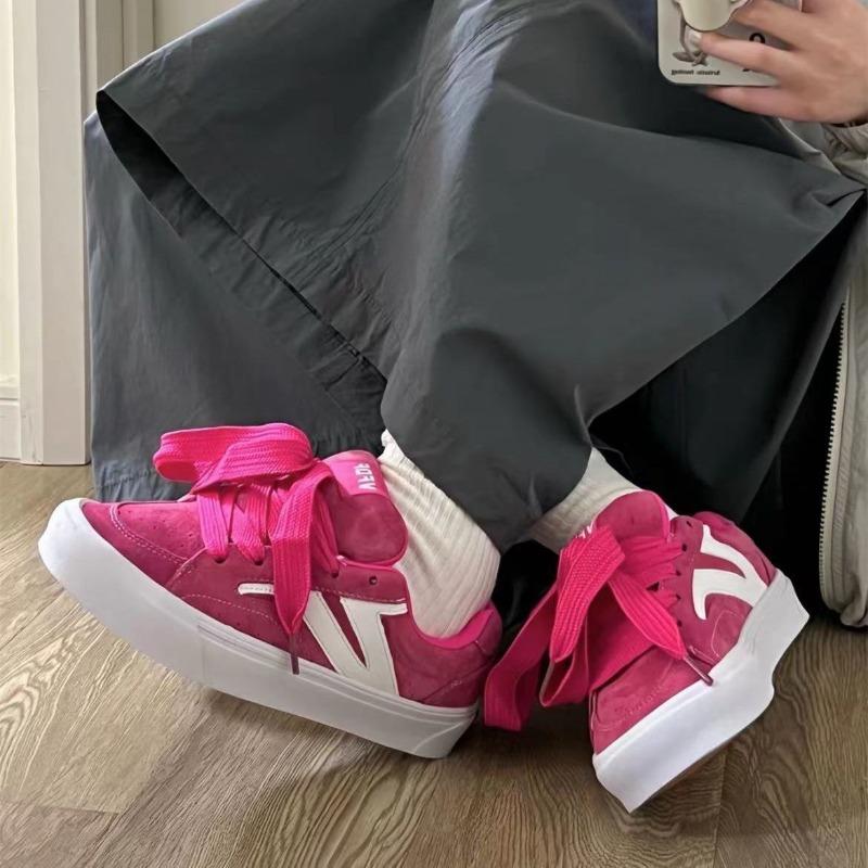 Platform bread shoes fur classic retro low-top black and white board shoes men's and women's shoes versatile couple casual shoes