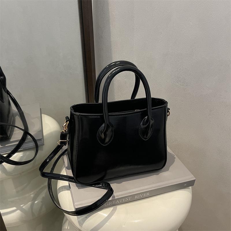 Premium Retro Portable Small Square Bag Women's Simple Versatile Messenger Bag Fashionable Commuter Shoulder Bag