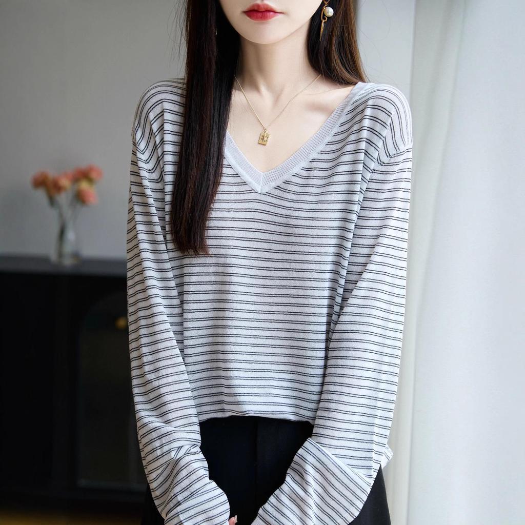 V-neck Double Stripe Color-Block Sweater for Autumn/Winter Fashion