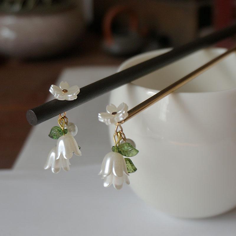 

Vintage Mori-style Lily of the Valley White Hairpin