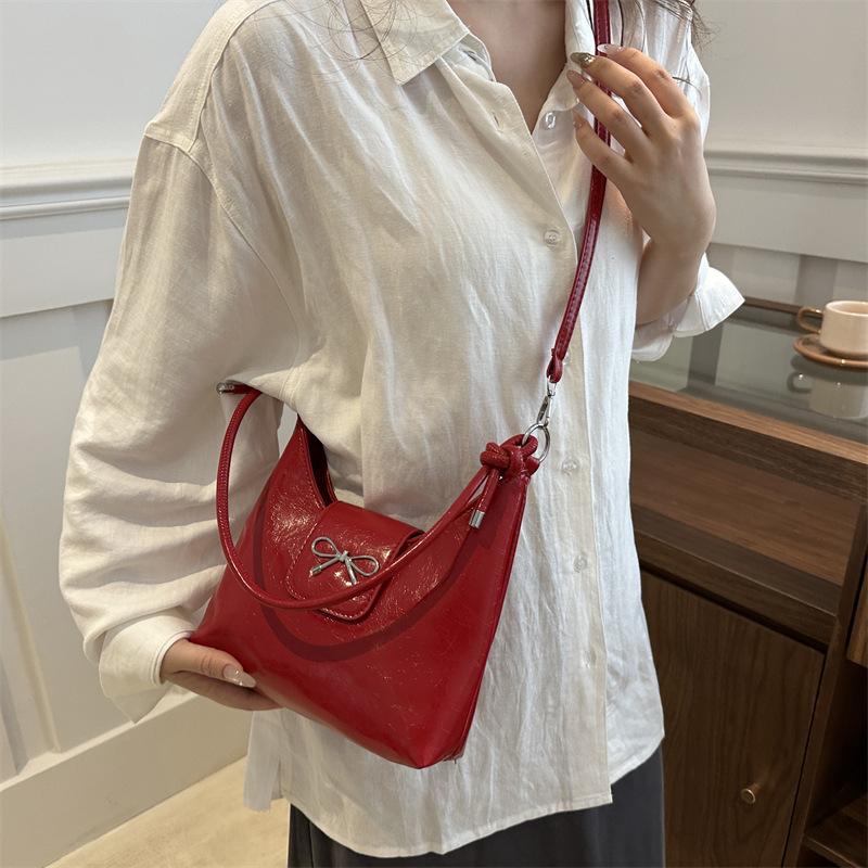 Retro Underarms Women's Bag New Style Handheld Crescent Bag Trendy Crossbody Bag Simple Commuting Niche Shoulder Bag