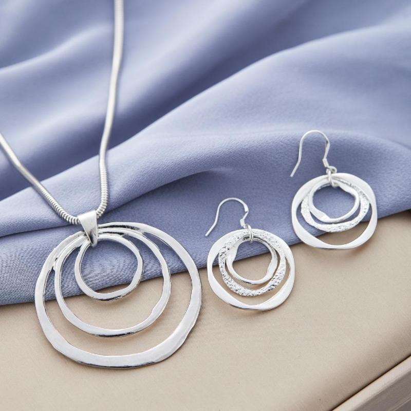 Fashion Simple Design Winding Circle Pendant Necklace Women Personalized Trend Holiday Party Jewelry Accessories