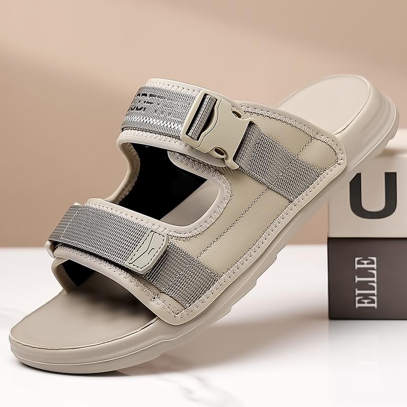Fashion High Quality Casual Slippers for Men Summer New Designer Solid Color Beach Shoes Male Fashion Anti-slip Soft Base Slippers Man