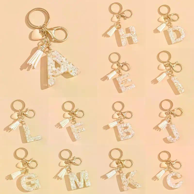 26 Initialen Alphabet A bis Z Schlüsselanhänger Beige Herzförmige Quaste Schlüsselanhänger Mode Tasche Hängendes Ornament Auto Anhänger Geschenke