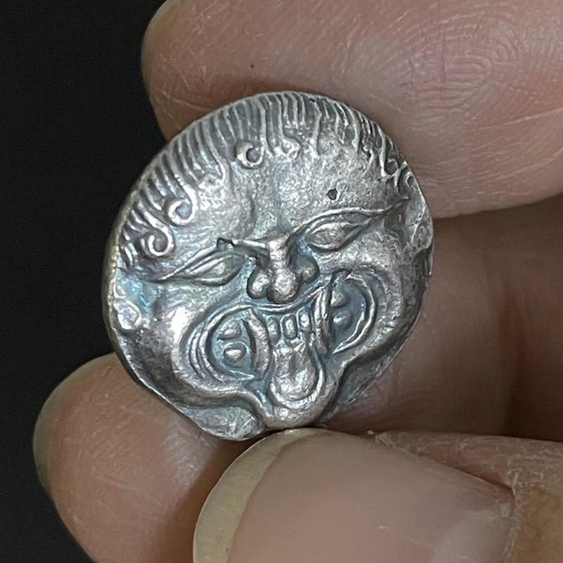 Antike griechische Mythologie Schlangenhaarige Hexe Medusa Metallabzeichen Handwerk Münze Ornament Geschenk Kopie