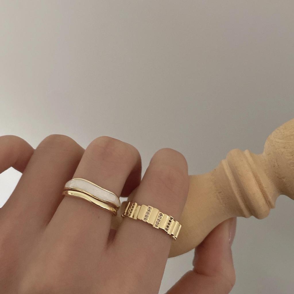 Elegant White Mother-of-Pearl Double-Layer Women's Ring with Open Design