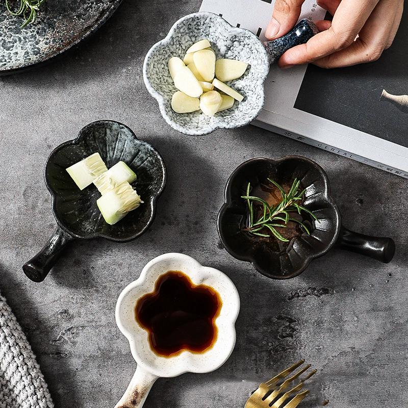 Japanese Style Ceramic Flavored Sauce Dishes Flower Shape With Creative Handles Household Fruit Sushi Plates Kitchen Supplies