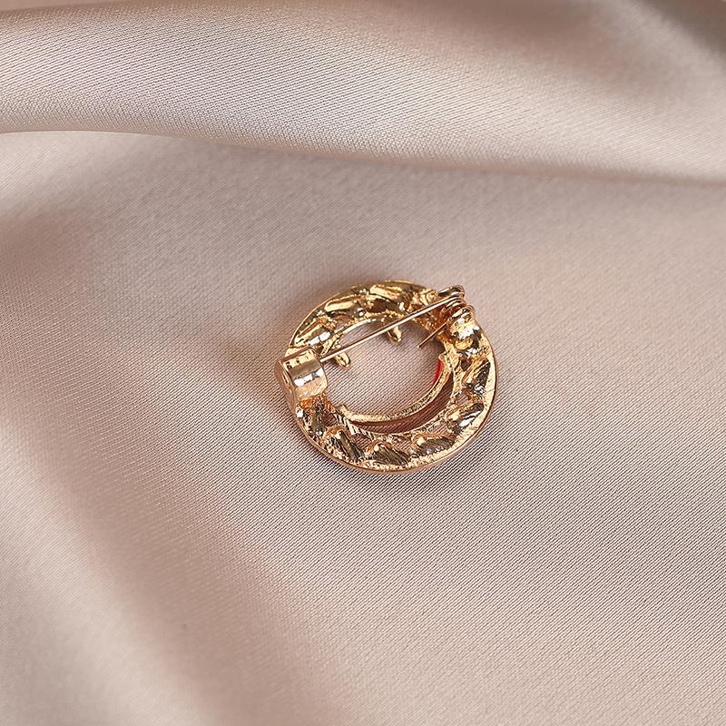 Smiling Face Anti-glare Brooch, High-end and Niche Design Sense, Suit Accessory Brooch