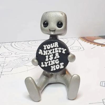 1 pz Ornamenti Creativi in Resina Robot Ansioso Sdraiato Decorazione da Scrivania Accessori per la Casa