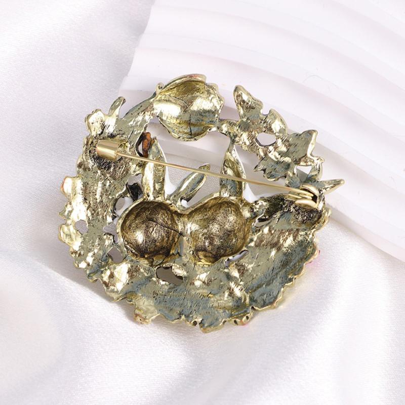 Medieval Vintage Retro Literary Rabbit Brooch Heavy Work Full Of Rhinestones Little White Rabbit Brooch Coat Accessories Corsage