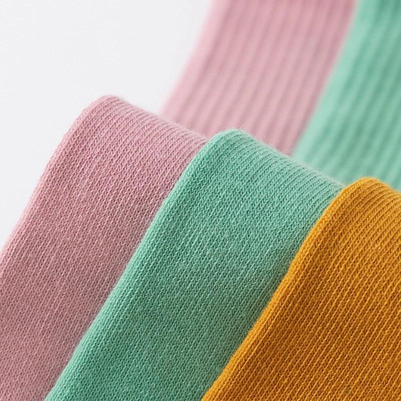 Einfarbige Yogasocken aus Baumwolle bis zur Mitte der Wade, rutschfeste Sportsocken mit Silikonunterseite, für Damen, für Indoor-Fitness, Trampolin, Tanz, Pilates