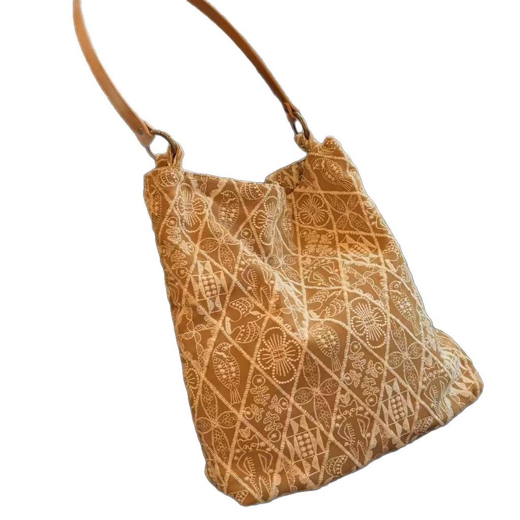 Large-capacity Single-shoulder Fashionable Tote Backpack for Daily Commuting