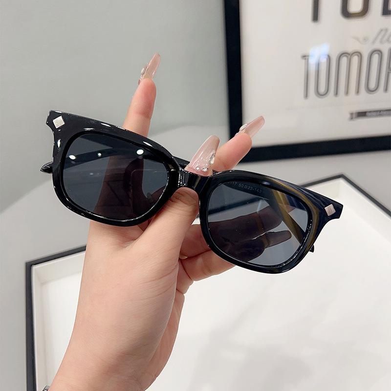 

JYL TS Hong Kong Style Sunglasses Women UV Protection Round Face 13117 A-8890 горько