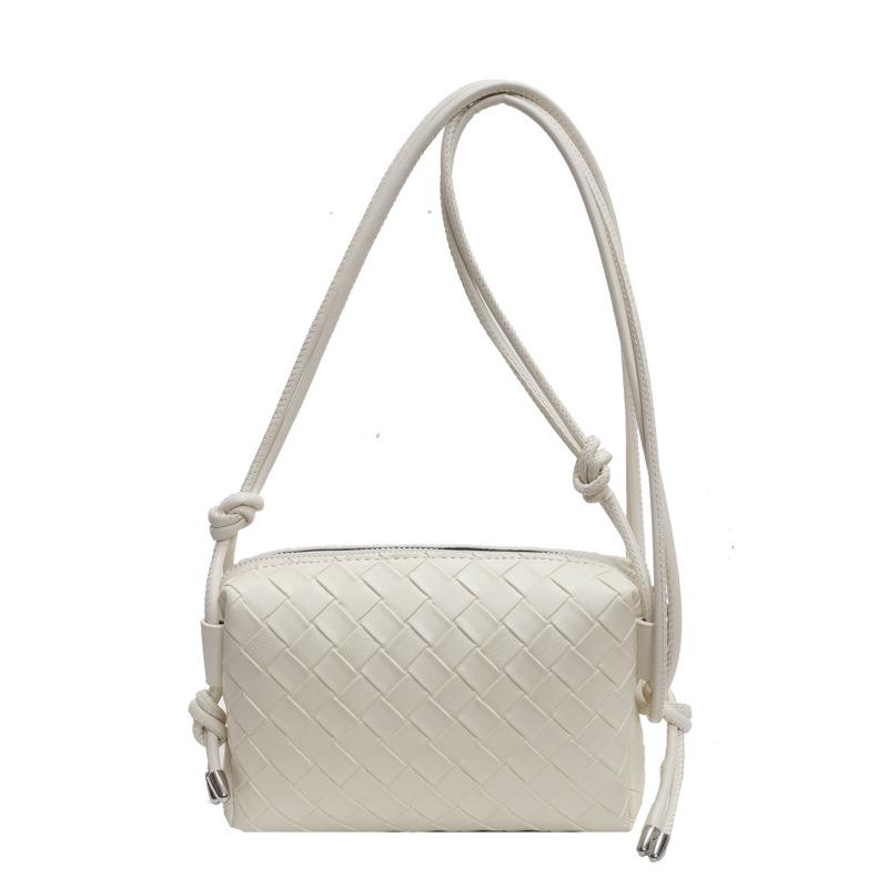 New popular simple foreign style shoulder bag niche design sense woven bag women's fashion shopping commuter messenger bag