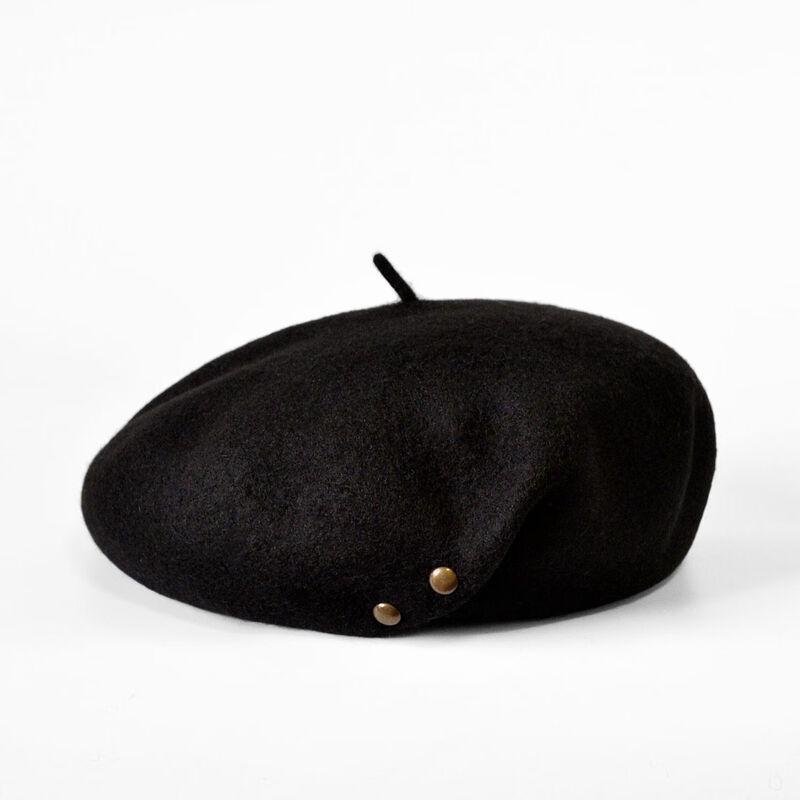 

Vintage Wool Beret with Copper Buckle M