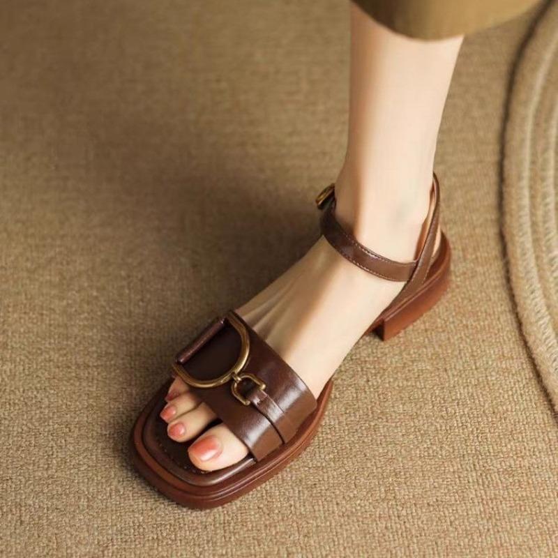 Fashion Women's Sandals Hot Sale Leather Low Heels Casual Women Metal Decoration Low Thick Heels Summer Walk Sandals