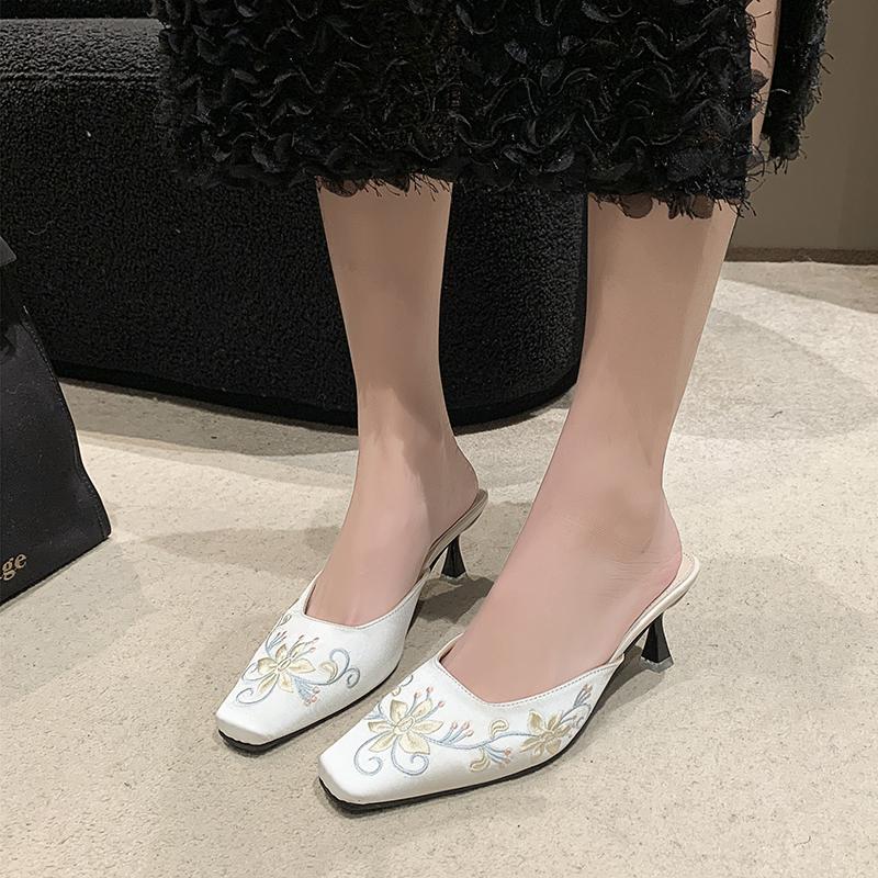 Fashion Slippers Women Summer Luxury Slides Female Shoes Low Cover Toe Flock Thin Heels Designer 2025 Sexy Rubber Basic Rome Fabric Flor