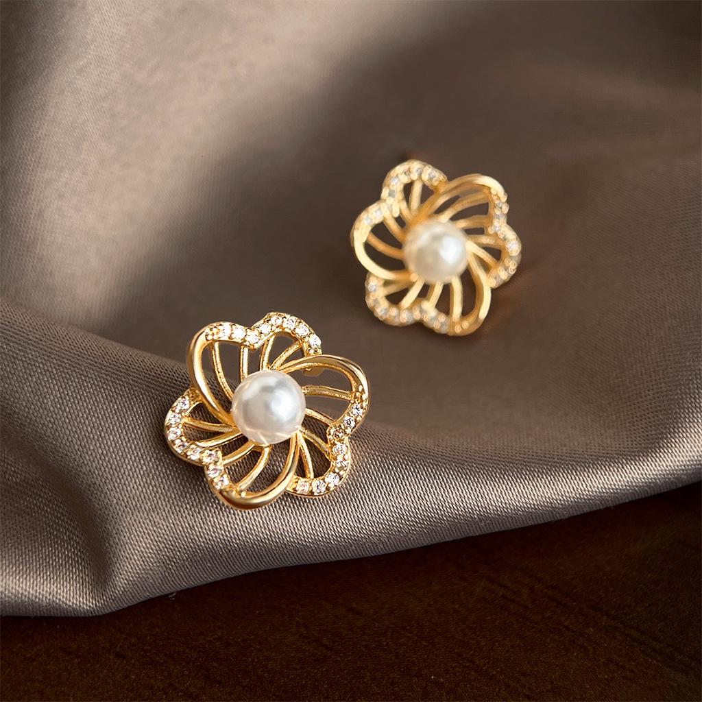 Copper-Plated Zircon & Pearl Flower Stud Earrings - French Luxury, High-End Niche Style