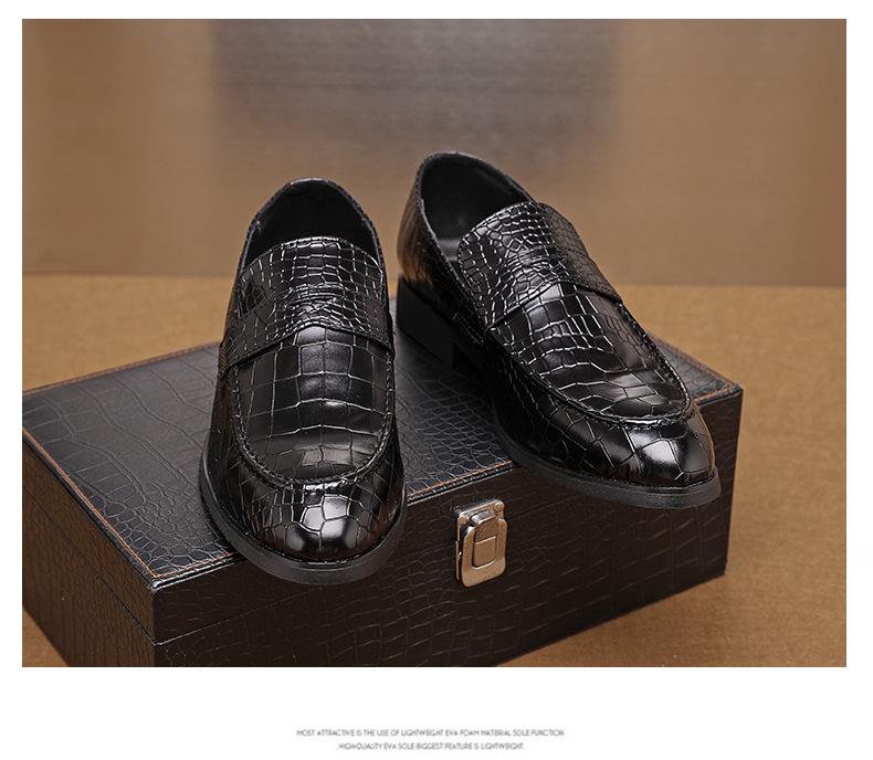British Men's Crocodile Pattern Shiny Leather Loafers – Pointed Toe Slip-On Shoes for Nightclub Hairstylists, Cross-Border Plus Size Available.