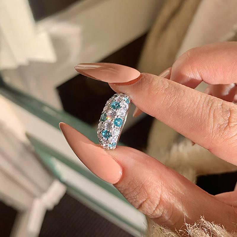 

Изысканное цирконовое кольцо, легкая роскошь, ощущение высокого класса, нишевое кольцо на указательный палец, модное и универсальное темпераментное украшение.